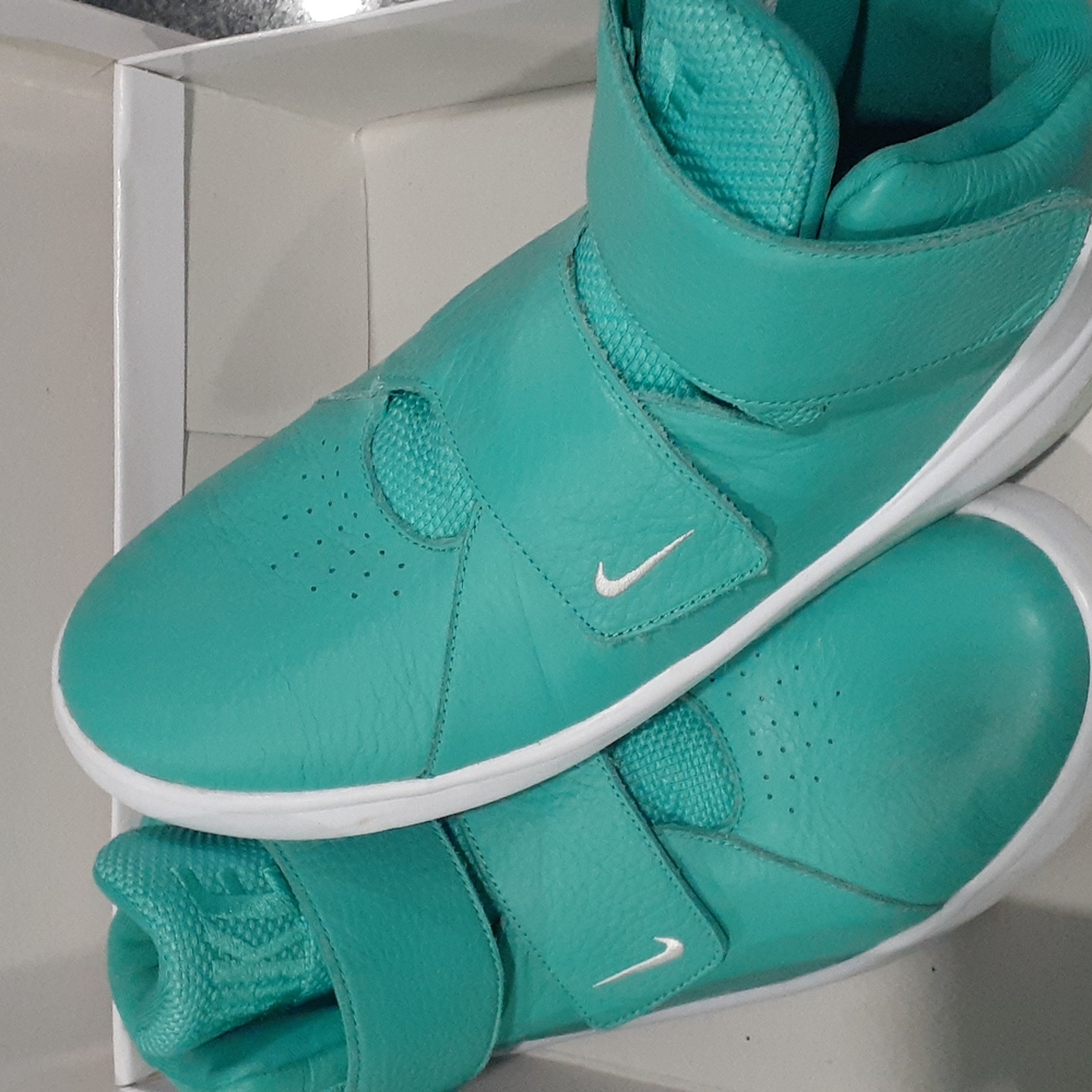 Nike high tops size 8